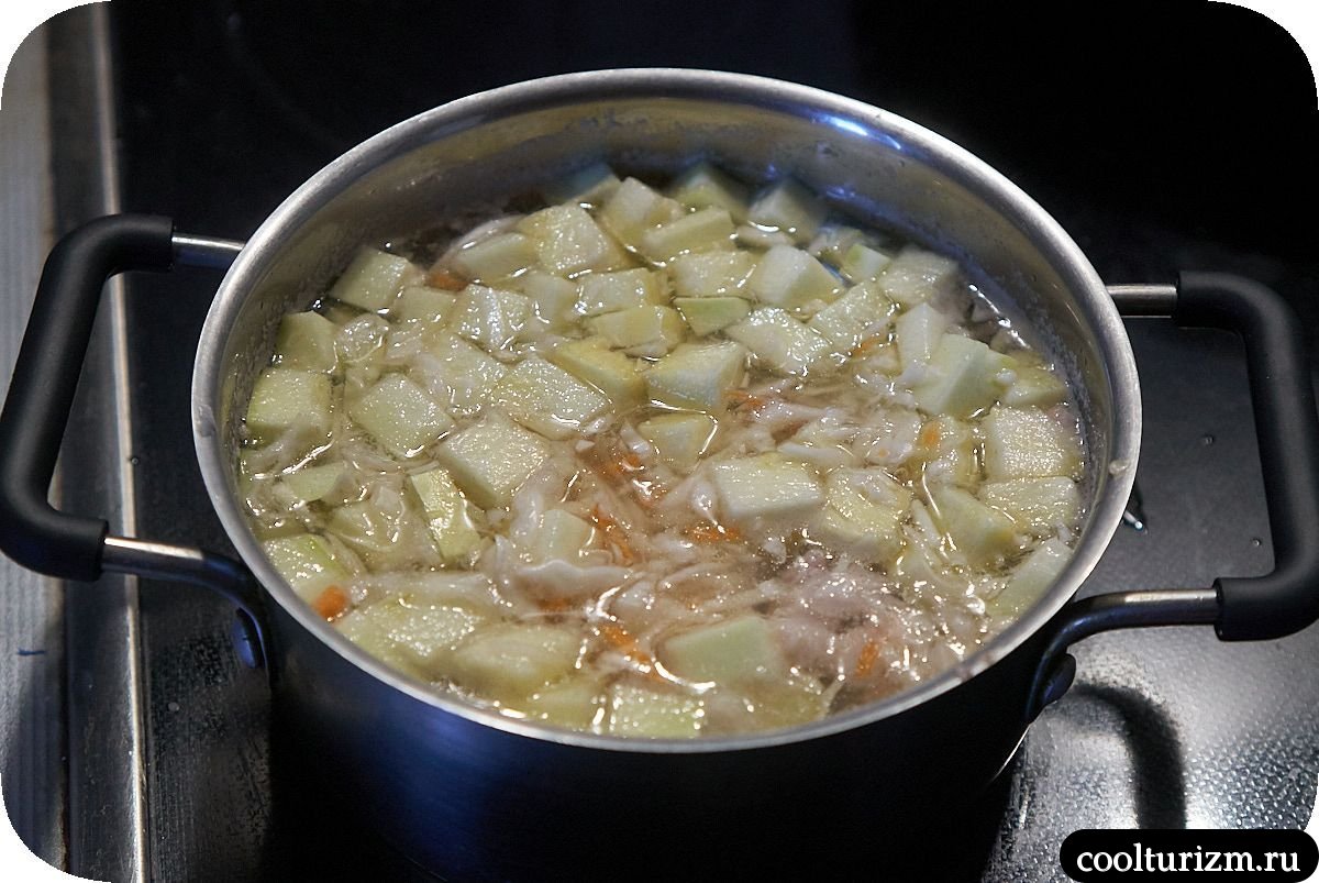 Мясной суп с квашеной капустой и кабачками как готовить