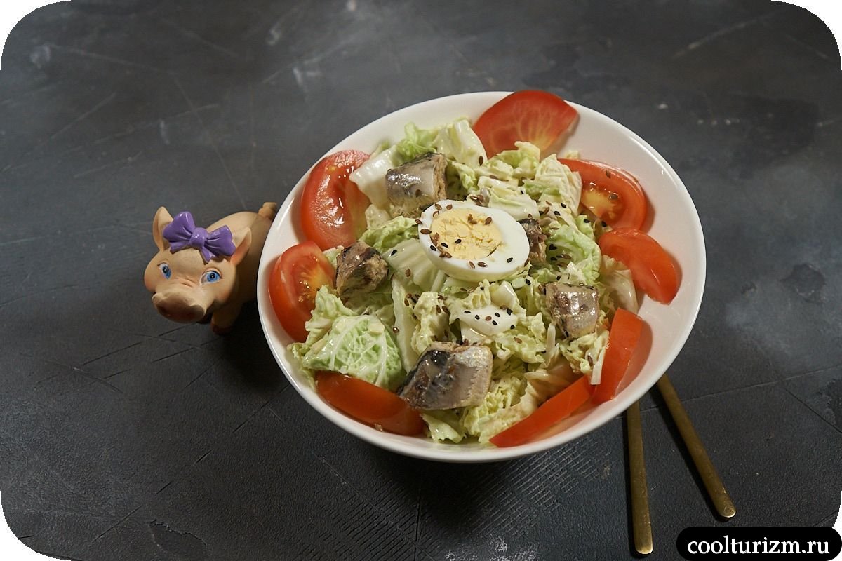 Салат с сардиной и яйцами