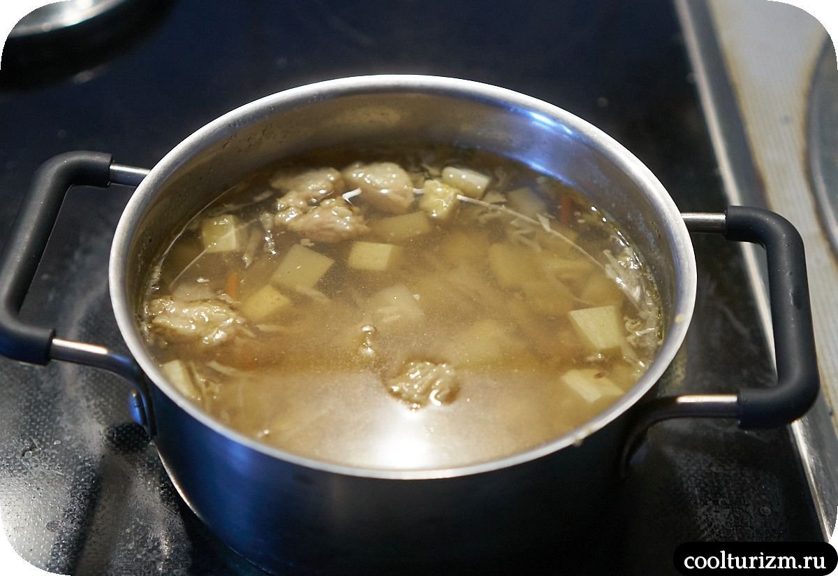 Мясной суп с квашеной капустой