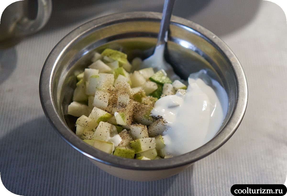 Простой салат с грушей и огурцами как приготовить