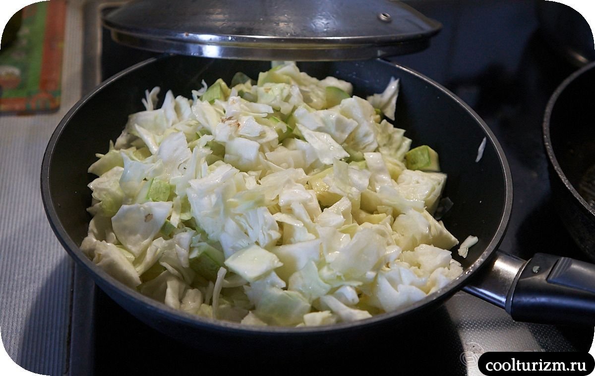 Тушеная капуста с кабачками