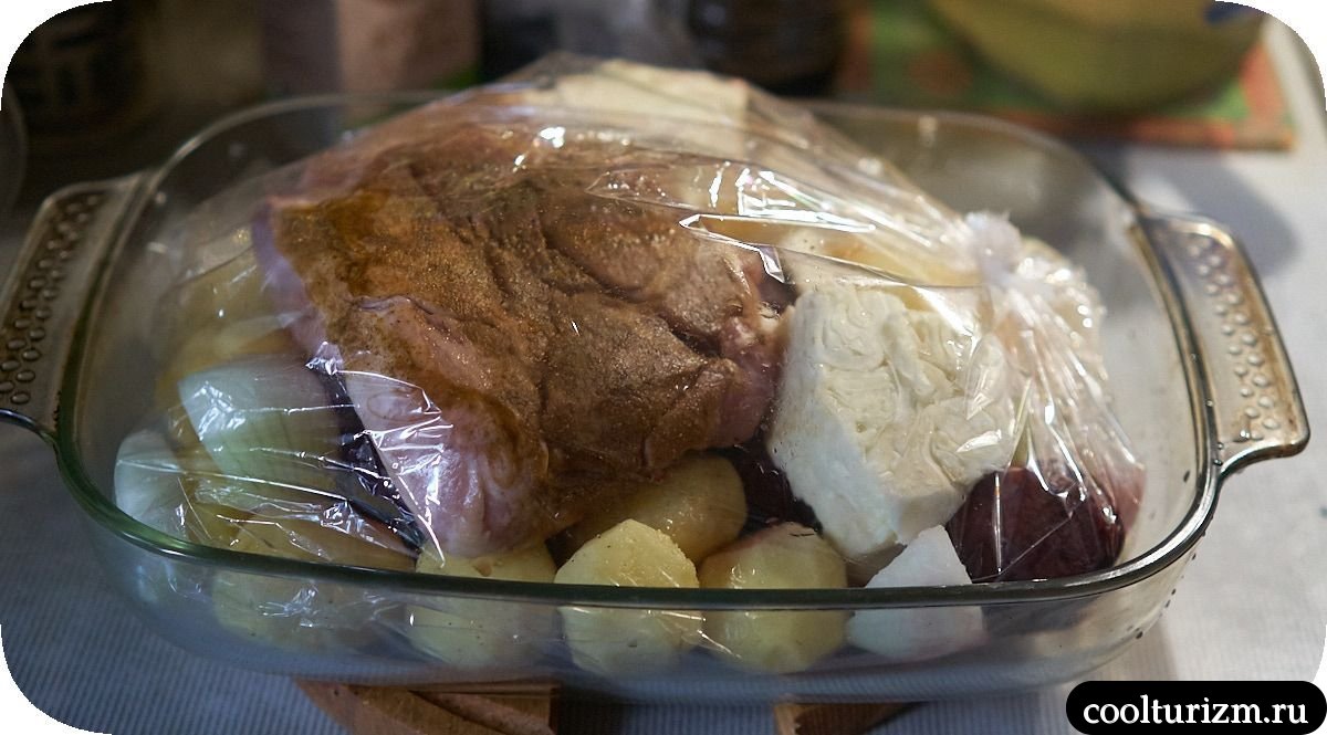 Окорок с картошкой и свеклой
