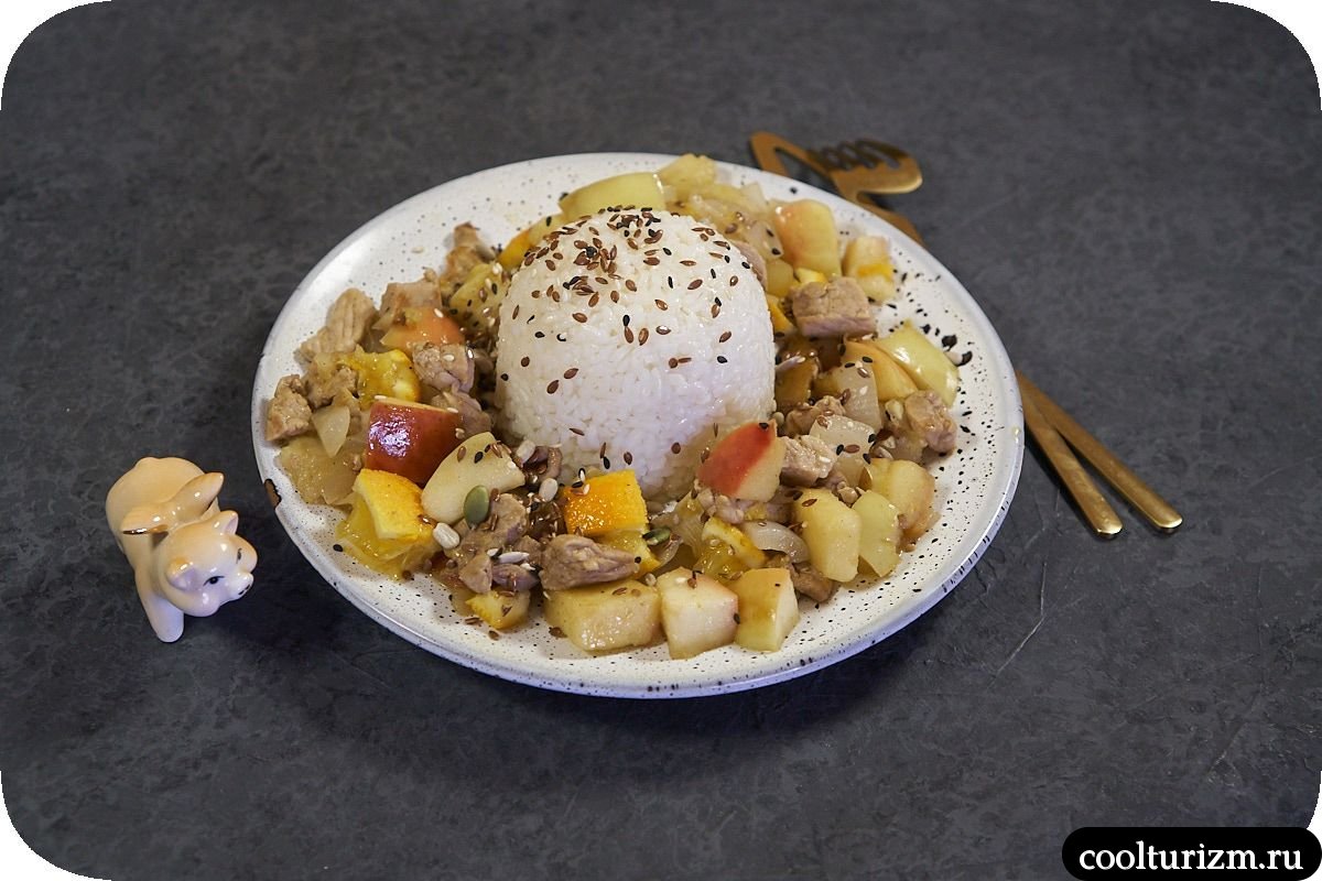 Мясо с яблоками и корицей рецепт