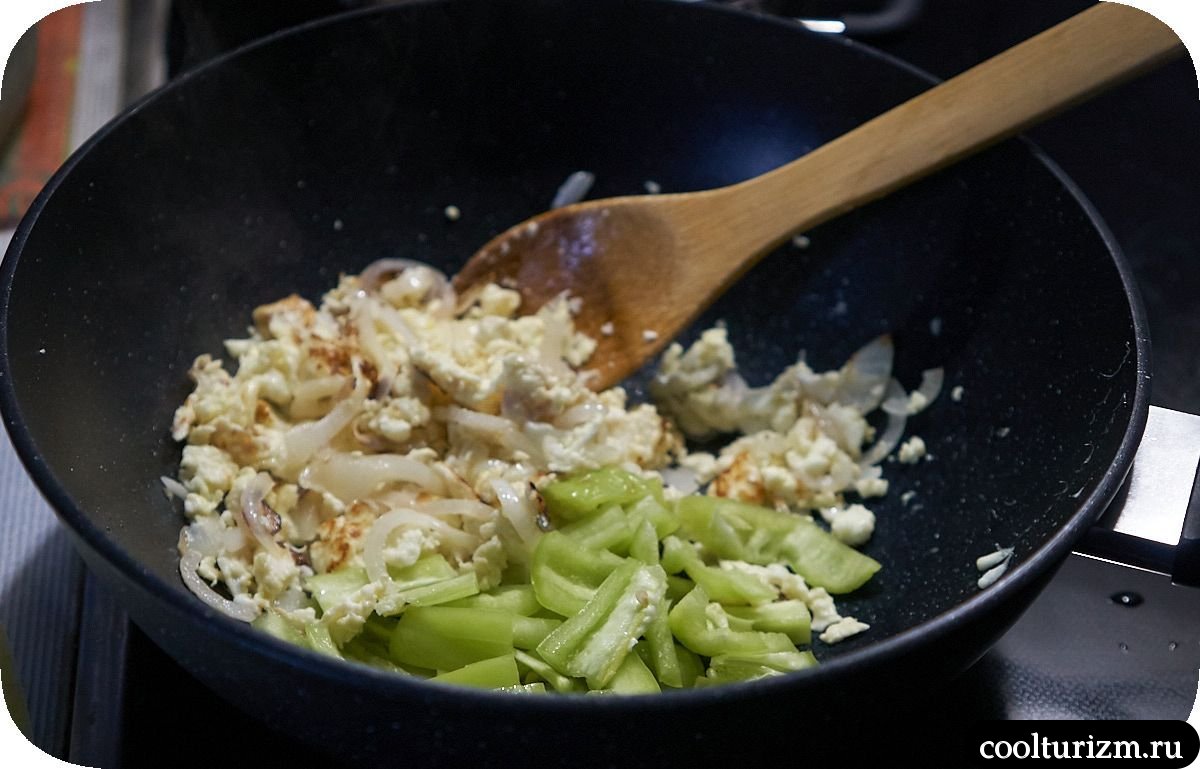 Фунчоза с яйцами и зеленым перцем как готовить