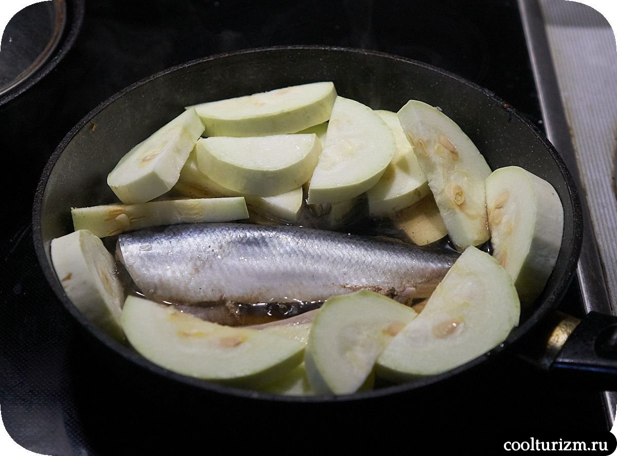 Селедка с кабачками на сковороде как готовить