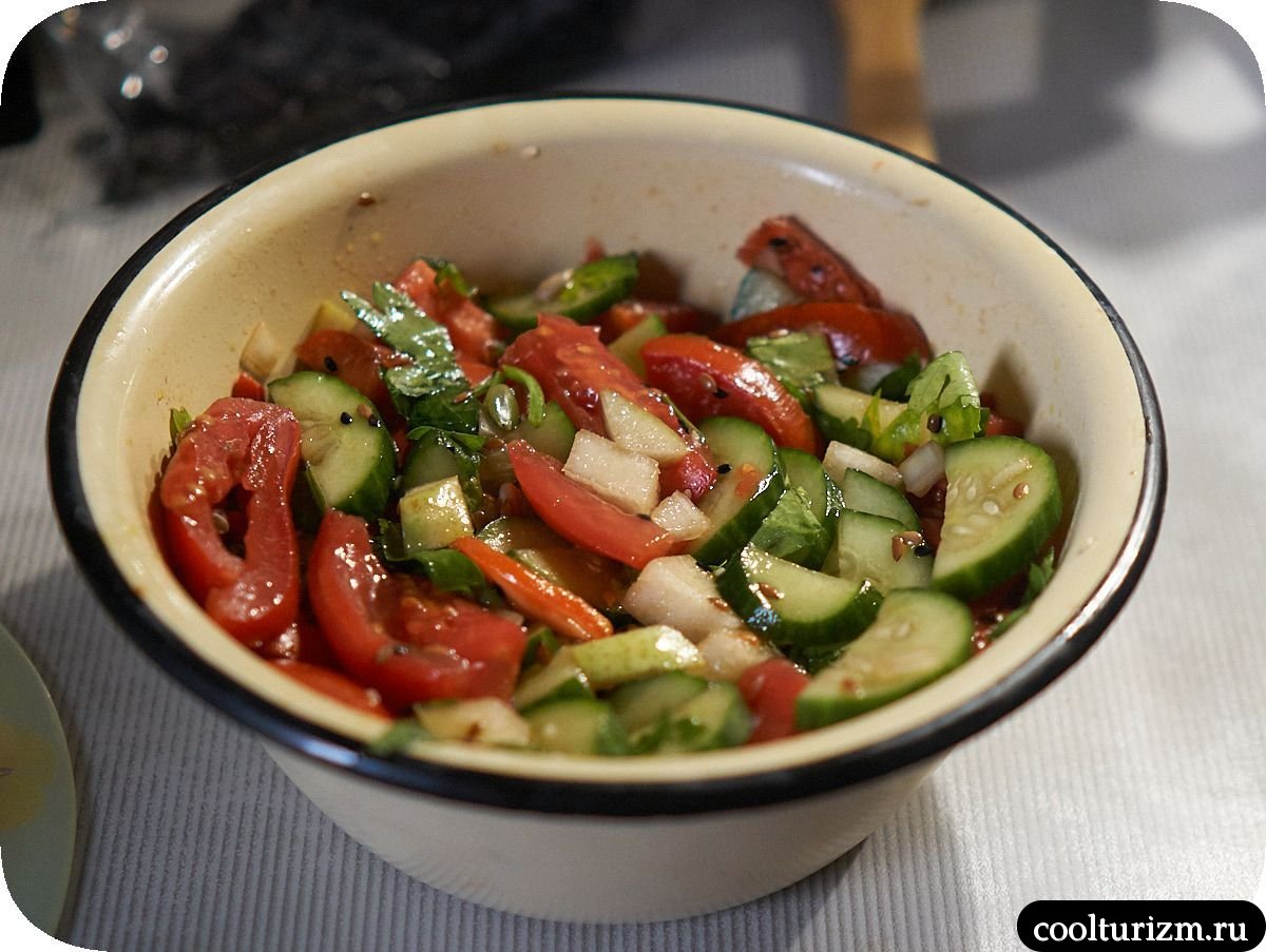 Огуречный салат из помидоров и груши вкусно