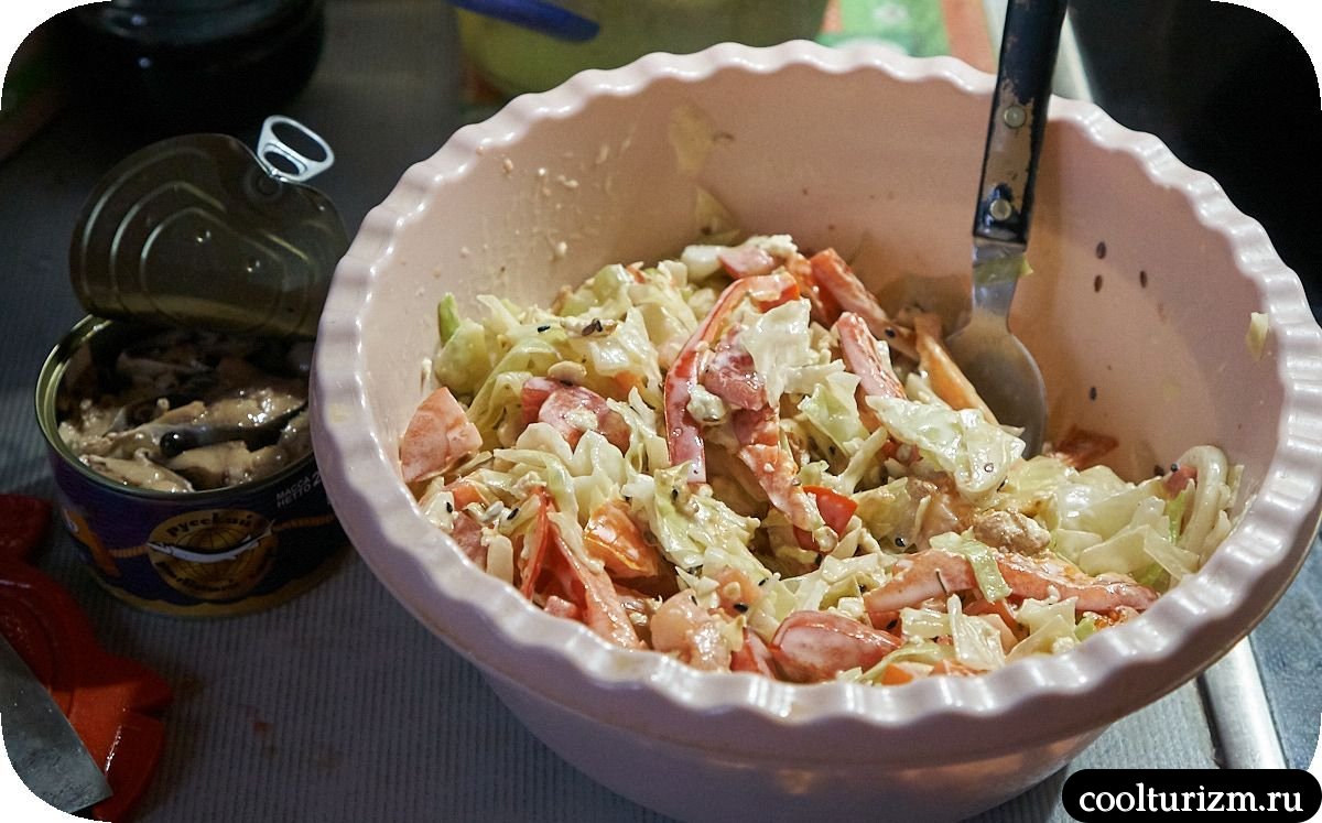 Салат с тушеной капустой и яйцами как приготовить