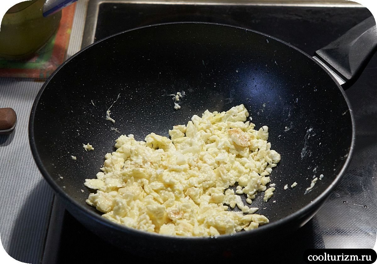 Салат с тушеной капустой и яйцами как готовить