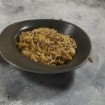 Жареная вермишель с патиссонами и тушенкой