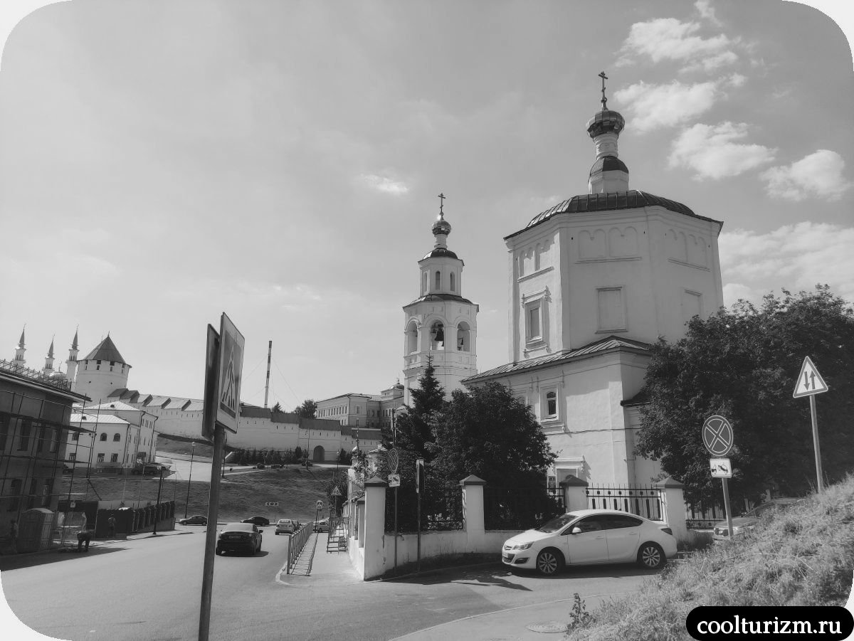 Дмитриевская башня с проездными воротами