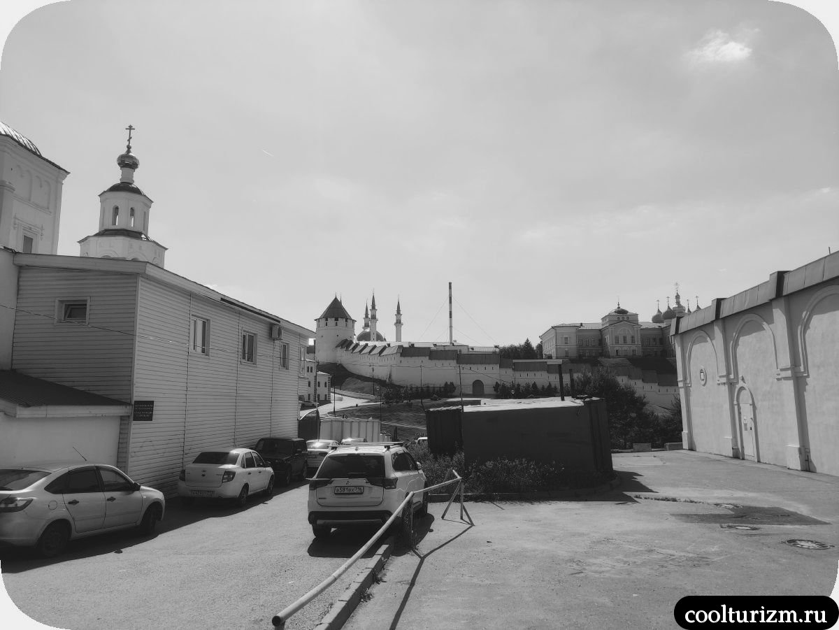Дмитриевская башня с проездными воротами Казань